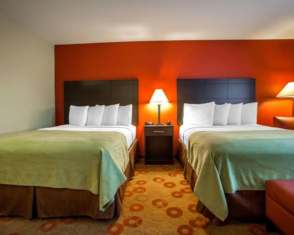 Queen Suite - Non-Smoking interior