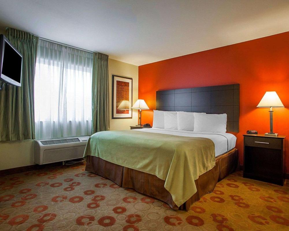 King Suite - Accessible/Non-Smoking interior