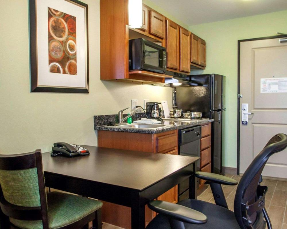 King Suite - Non-Smoking interior